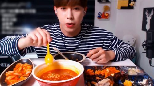 このイメージ画像は、このサイト記事「おすすめ『ラーメン 大食い 韓国 まとめ』 ネットで話題 YouTube無料動画ご紹介！」のアイキャッチ画像として利用しています。